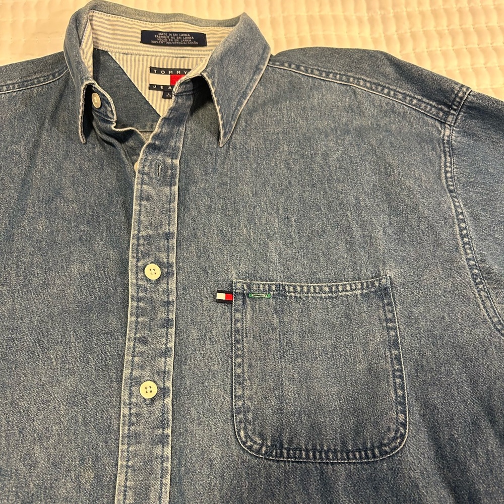 Vintage 90s Tommy Jeans Tommy Hilfiger Classic Blue Denim Shirt men’s size large